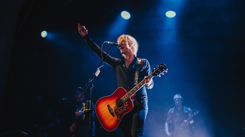 DUFF MCKAGAN UNVEILS LIGHTHOUSE LIVE FROM LONDON